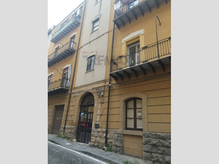 Appartamento in Vendita a Caltanissetta, 35'000&euro;, 99 m²