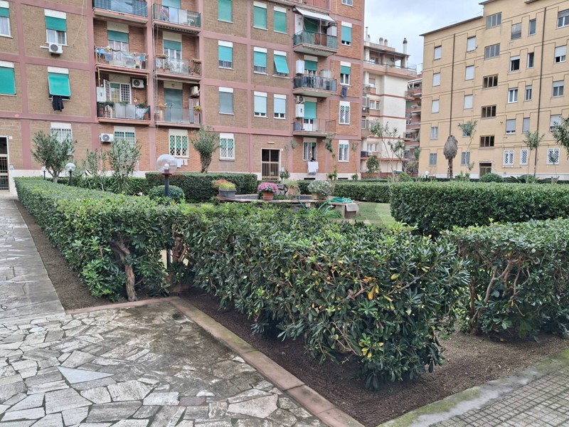 Trilocale in Vendita a Roma, 219'000&euro;, 85 m²