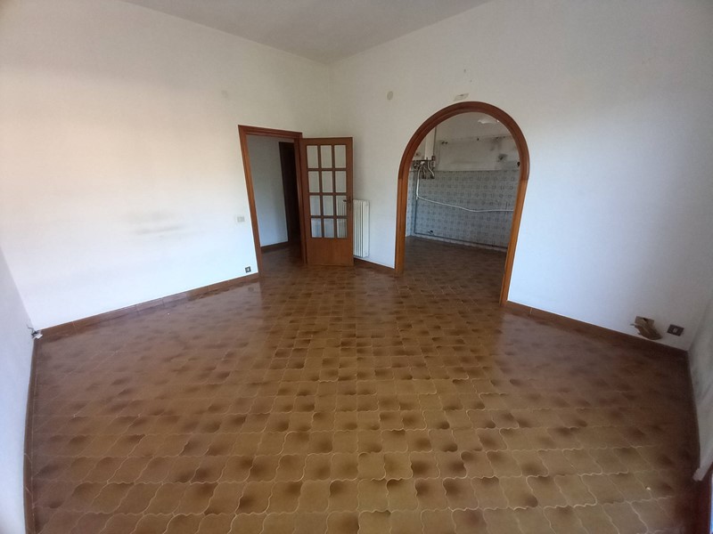 Appartamento in Vendita a Buti, 130'000&euro;, 145 m²