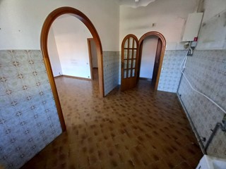 Appartamento in Vendita a Buti, 130'000&euro;, 145 m²