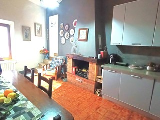 Appartamento in Vendita a Crespina Lorenzana, 115'000&euro;, 139 m²