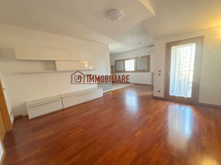 Attico in Affitto a Caerano di San Marco, 750&euro;, 110 m²