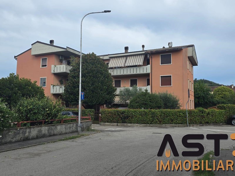 Appartamento in Vendita a Montebello Vicentino, 72'000&euro;, 94 m²