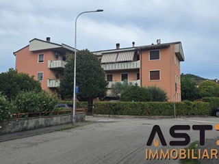 Appartamento in Vendita a Montebello Vicentino, 72'000&euro;, 94 m²