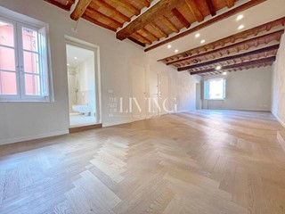 Appartamento in Vendita a Lucca, 695'000&euro;, 180 m²