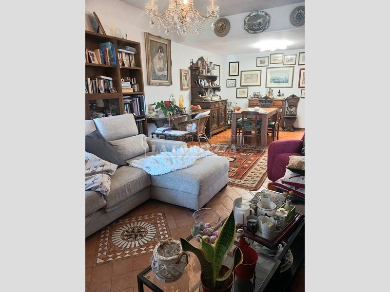 Appartamento in Vendita a Pisa, 355'000&euro;, 148 m², con Box