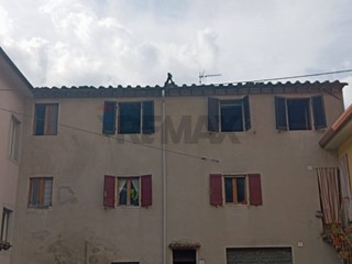 Appartamento in Vendita a Bagni di Lucca, 55'000&euro;, 80 m²