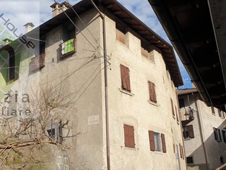 Appartamento in Vendita a Pieve di Bono Prezzo, 95'000&euro;, 450 m²