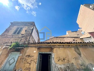 Quadrilocale in Vendita a Palermo, 40'000&euro;, 82 m²