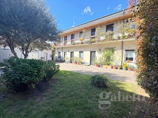 Casa Indipendente in Vendita a Busto Arsizio, 260'000&euro;, 218 m², con Box