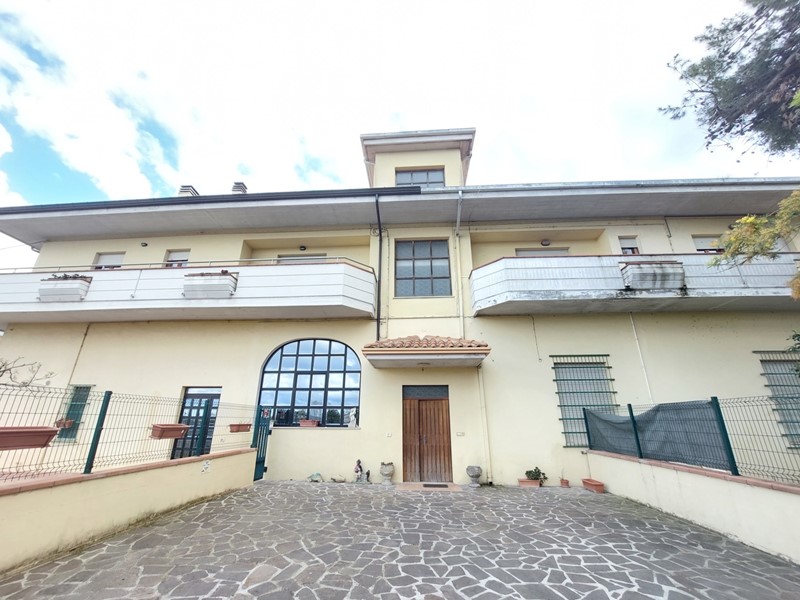 Appartamento in Vendita a Mosciano Sant'Angelo, 135'000&euro;, 195 m², arredato