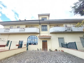 Appartamento in Vendita a Mosciano Sant'Angelo, 135'000&euro;, 195 m², arredato