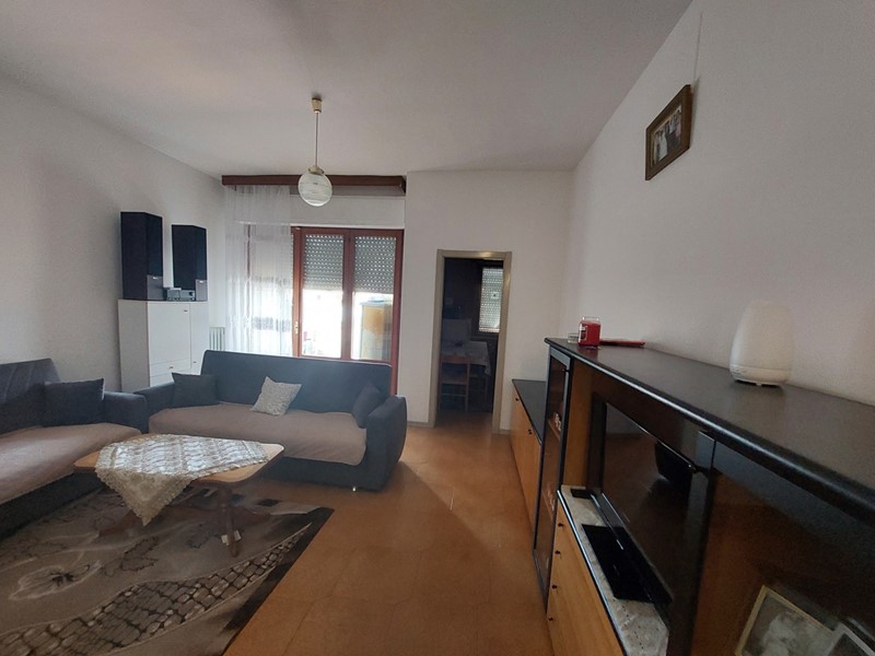 Trilocale in Vendita a Montorio al Vomano, 87'000&euro;, 100 m²
