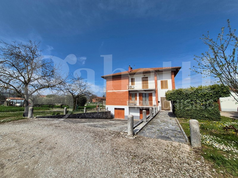Appartamento in Vendita a Gubbio, 200'000&euro;, 100 m², con Box
