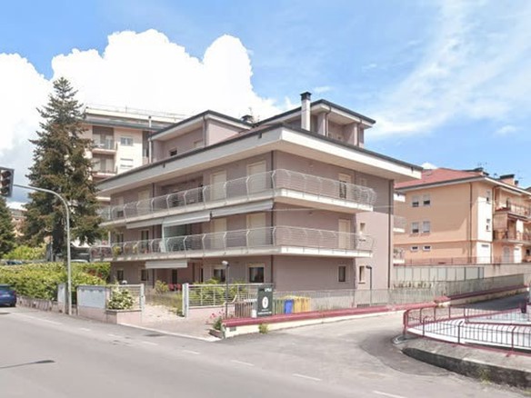 Appartamento in Vendita a L'Aquila, 255'000&euro;, 138 m², con Box