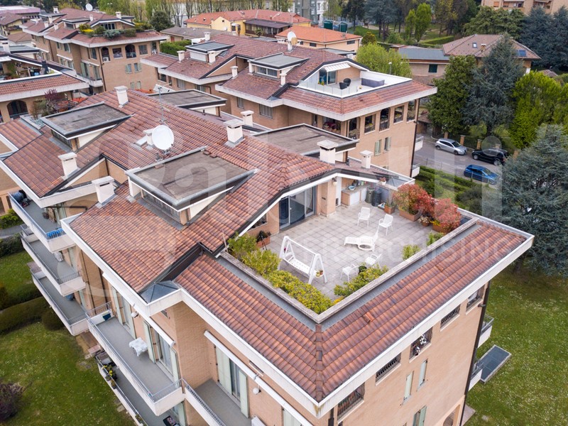 Attico in Vendita a Cesano Maderno, 560'000&euro;, 282 m², con Box