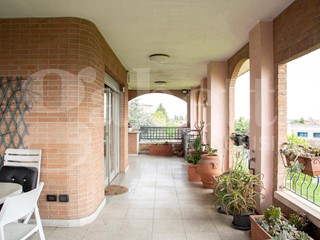 Attico in Vendita a Cesano Maderno, 415'000&euro;, 172 m², con Box