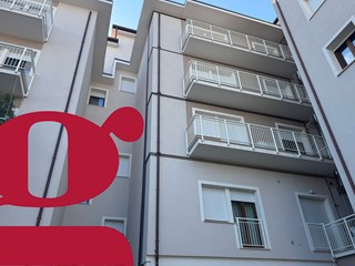 Appartamento in Vendita a Recanati, 150'000&euro;, 135 m², arredato