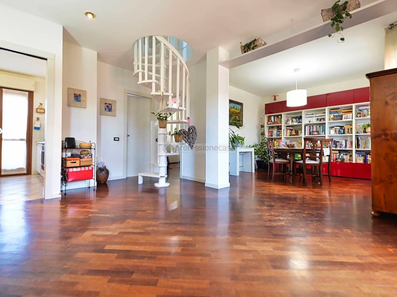 Quadrilocale in Vendita a Desio, 260'000&euro;, 128 m², con Box