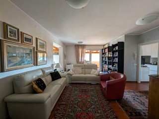 Attico in Vendita a Cavarzere, 95'000&euro;, 123 m², arredato, con Box
