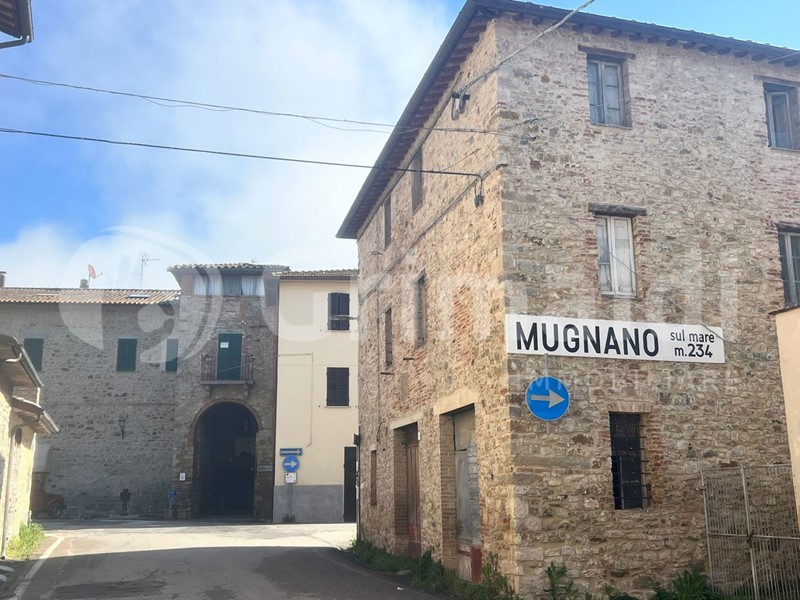 Appartamento in Vendita a Perugia, 81'000&euro;, 185 m², arredato