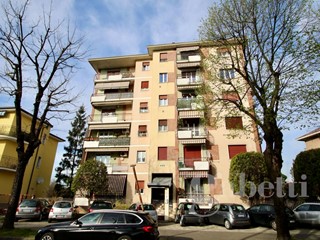 Trilocale in Vendita a Busto Arsizio, 170'000&euro;, 109 m², arredato