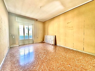 Quadrilocale in Vendita a Roma, 310'000&euro;, 107 m²