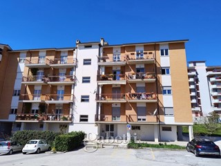 Appartamento in Vendita a Campobasso, 96'000&euro;, 174 m², arredato, con Box