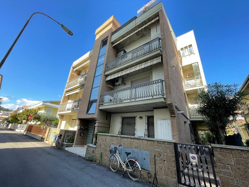 Quadrilocale in Vendita a Tortoreto, 360'000&euro;, 180 m², arredato