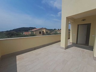 Appartamento in Vendita a Amelia, 240'000&euro;, 160 m², con Box