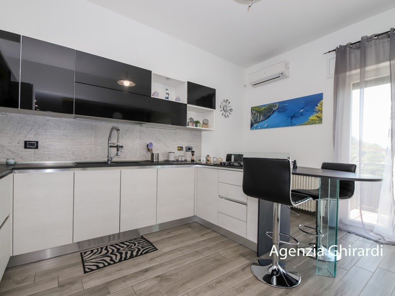 Appartamento in Affitto a Genova, zona Sestri Ponente, 900&euro;, 110 m², arredato