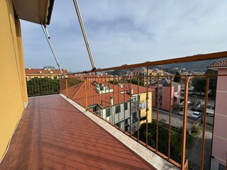 Appartamento in Affitto a Sestri Levante, zona centro, 850&euro;, 85 m², arredato