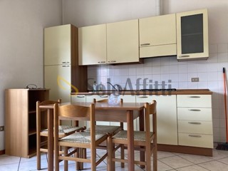 Monolocale in Affitto a Cesano Maderno, zona Centro Storico, 500&euro;, 40 m², arredato