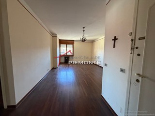 Trilocale in Vendita a Borgomanero, 145'000&euro;, 110 m², con Box
