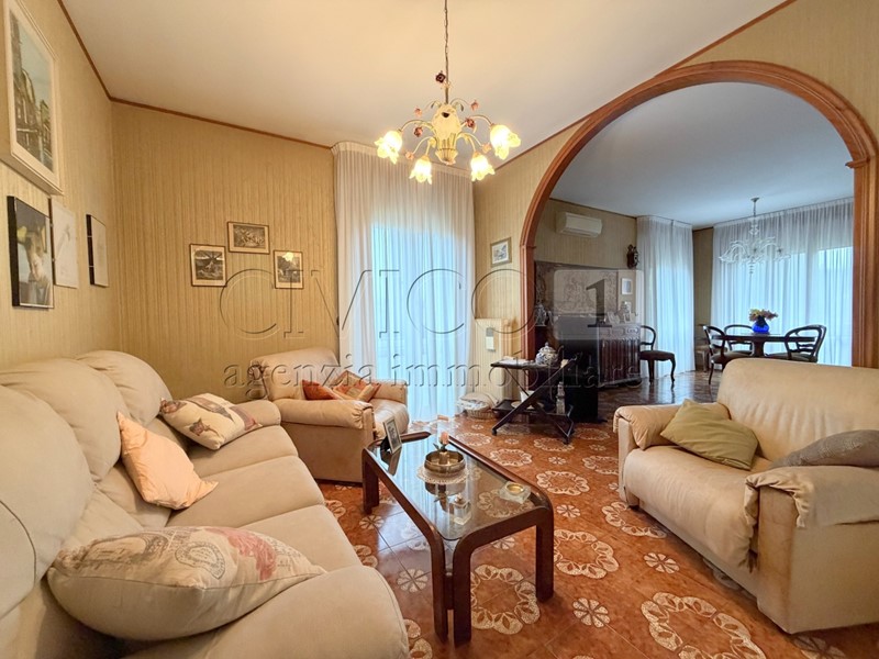 Appartamento in Vendita a Venezia, 325'000&euro;, 134 m², arredato, con Box