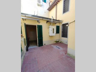 Bilocale in Vendita a Firenze, zona Castello, 180'000&euro;, 45 m²