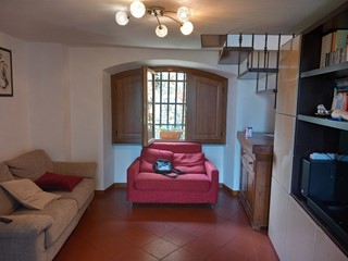 Appartamento in Vendita a Luni, 250'000&euro;, 194 m²