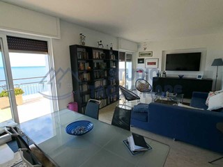 Appartamento in Vendita a Sanremo, 695'000&euro;, 150 m², arredato