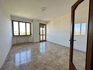 Trilocale in Vendita a Fiorenzuola d'Arda, 98'000&euro;, 85 m², con Box