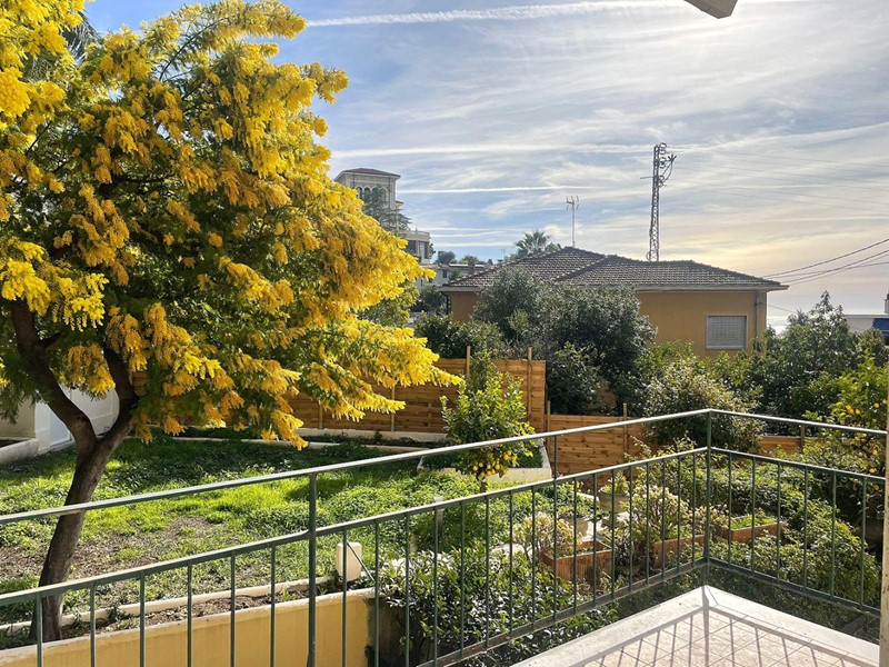 Trilocale in Vendita a Sanremo, 298'000&euro;, 76 m²