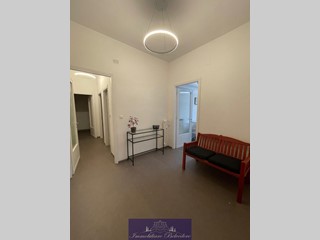Quadrilocale in Vendita a Firenze, zona Legnaia, 355'000&euro;, 100 m²
