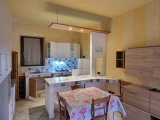 Monolocale in Affitto a Villata, 300&euro;, 43 m², arredato, con Box