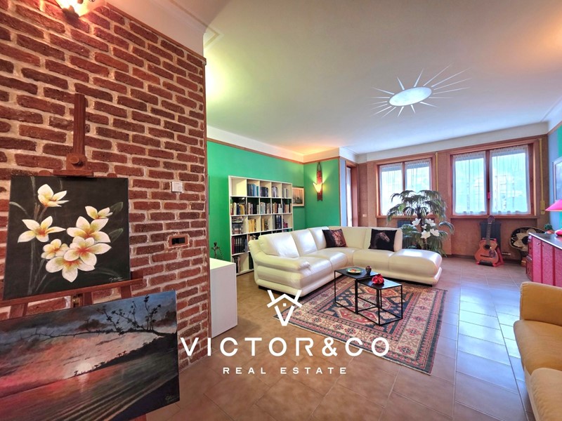 Trilocale in Vendita a Novara, zona Porta Mortara, 145'000&euro;, 110 m², con Box