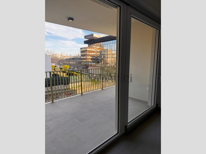 Trilocale in Affitto a Pescara, zona Stazione Centrale, 968&euro;, 85 m², arredato, con Box
