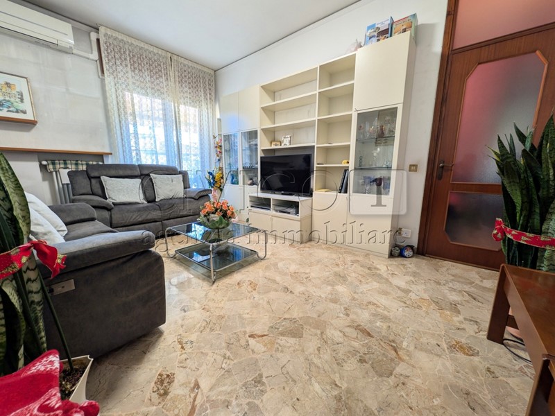 Appartamento in Vendita a Vicenza, 144'000&euro;, 91 m², con Box