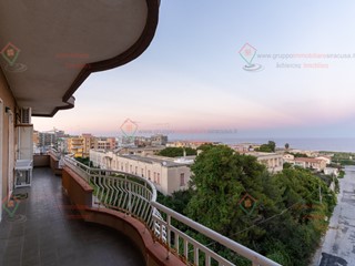 Appartamento in Vendita a Siracusa, zona Tunisi Grottasanta, 165'000&euro;, 131 m²