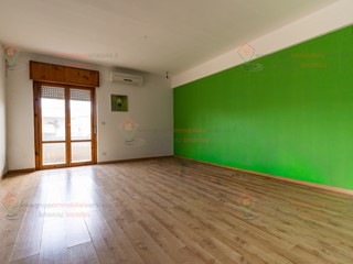 Appartamento in Vendita a Siracusa, zona Pizzuta Scala Greca, 105'000&euro;, 150 m², con Box