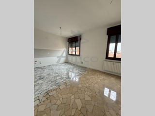 Quadrilocale in Vendita a Rovigo, zona Centro cittÃ, 135'000&euro;, 93 m², con Box