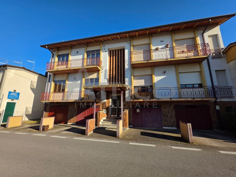 Appartamento in Vendita a Costa di Rovigo, 65'000&euro;, 90 m², con Box