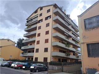 Appartamento in Vendita a Prato, 139'388&euro;, 98 m², con Box